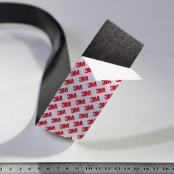 Magnetický pásek se silnou samolepicí vrstvou 50x1,6 mm