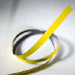 Magnetický pásek 10x0,6 mm žlutý