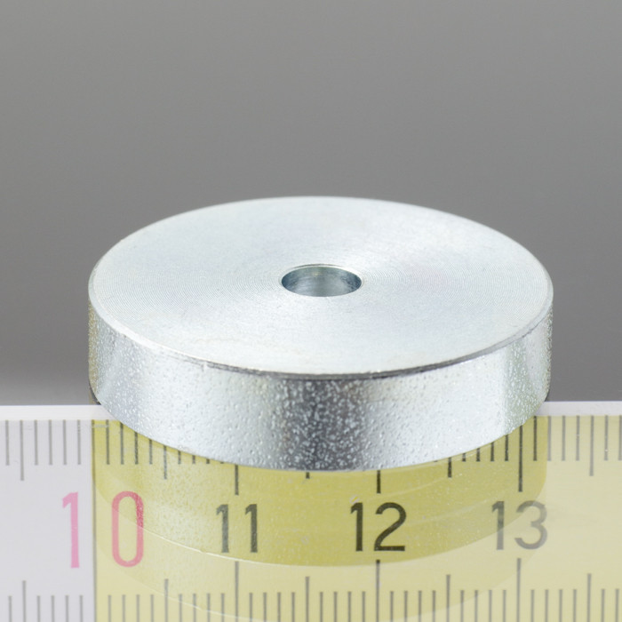 Magnetická čočka pr. 32 x výška 7 mm, vnitřní díra pro šroub se zápustnou hlavou pr. 5,4 mm