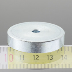 Magnetická čočka pr. 40 x výška 8 mm, vnitřní díra pro šroub se zápustnou hlavou pr. 5,4 mm
