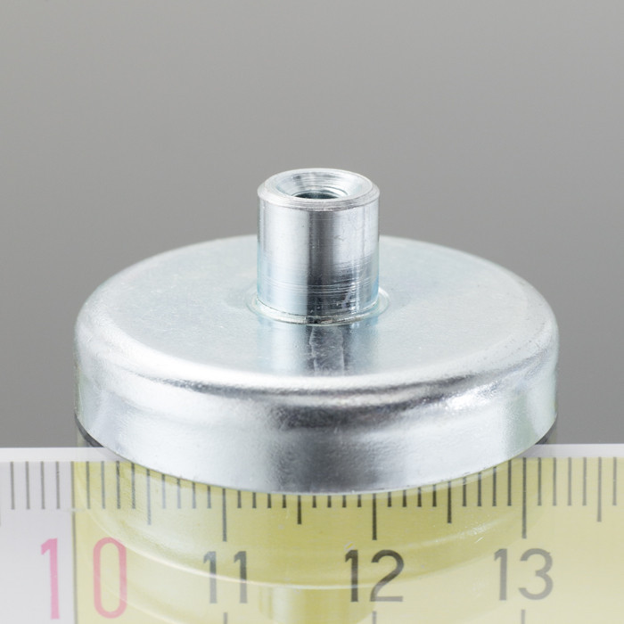 Magnetická čočka se stopkou pr. 32 x výška 7 mm s vnitřním závitem M4, délka závitu 8 mm