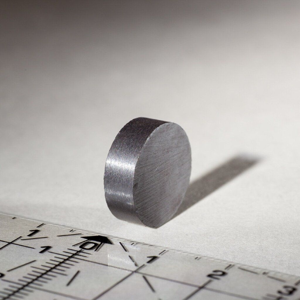 Feritový magnet válec průměr 15x5 mm pro běžné domácí použití