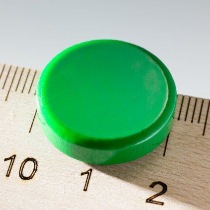 Zelený kulatý feritový magnet o průměru 20 mm pro školní a kancelářské tabule