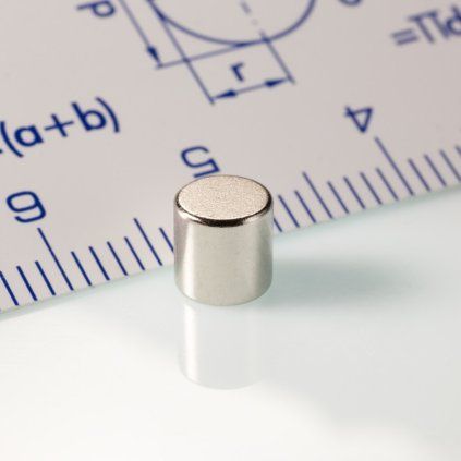 Poniklovaný neodymový válcový magnet o průměru a výšce 5 mm