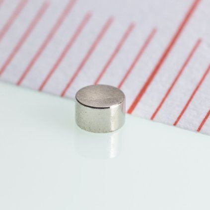 Miniaturní neodymový válcový magnet o průměru 2 mm a výšce 1,2 mm