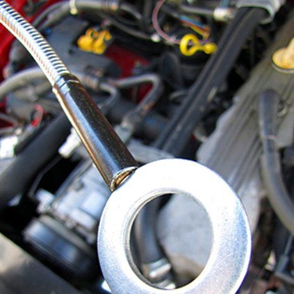 Flexibilní vyprošťovací automagnet s výsuvnou magnetickou špičkou pro motorové prostory