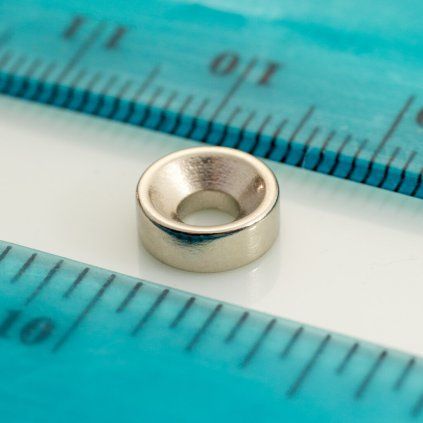 Neodymový magnet válec průměr 8 mm se zápustným otvorem pro šroub M3