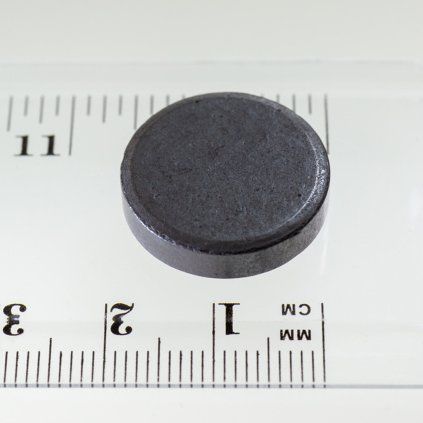 Izotropní feritový válcový magnet o průměru 20 mm a výšce 5 mm